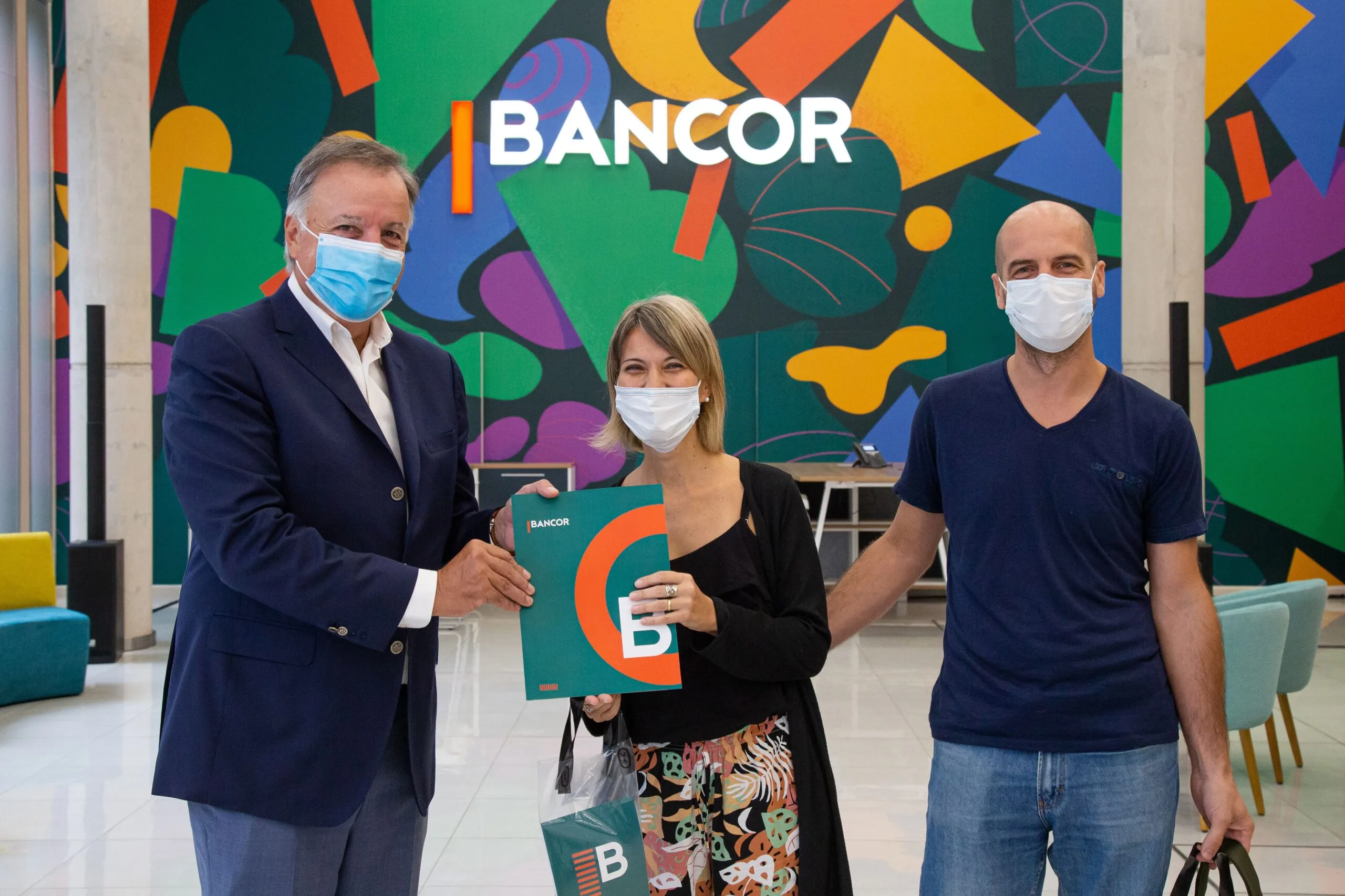 Foto 1 - BANCOR entregó el primer crédito hipotecario CASA BANCOR TASA 0%