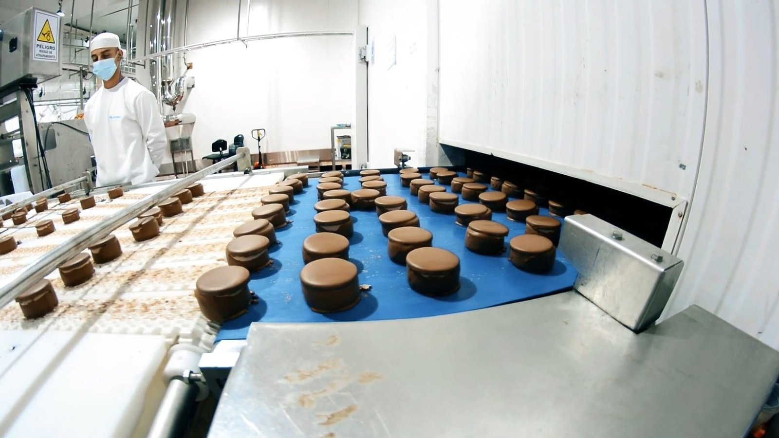 Grido, que ya fabrica 83 millones de kilos por año, ahora lanzó el alfajor Shot - Programa 2452 3-12 screenshot